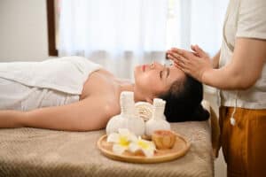 タイ古式マッサージは、血行促進にも効果的です。